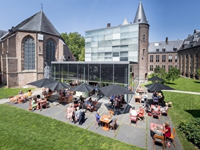 foto van het centraal museum utrecht, op een paar honderd meter afstand van hotel the nox